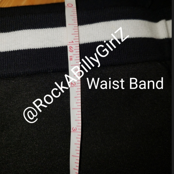 Sourpuss Embroidered Skull & Crossbones on Hip Thick Black Fleece Capri Pants - Picture 8 of 10